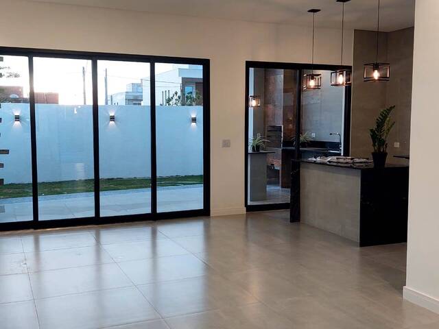 Casa para Venda em São José dos Campos - 4